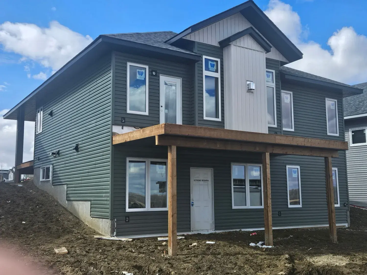 New construction exterior finishing on Central Alberta home by PJM Home Advantage